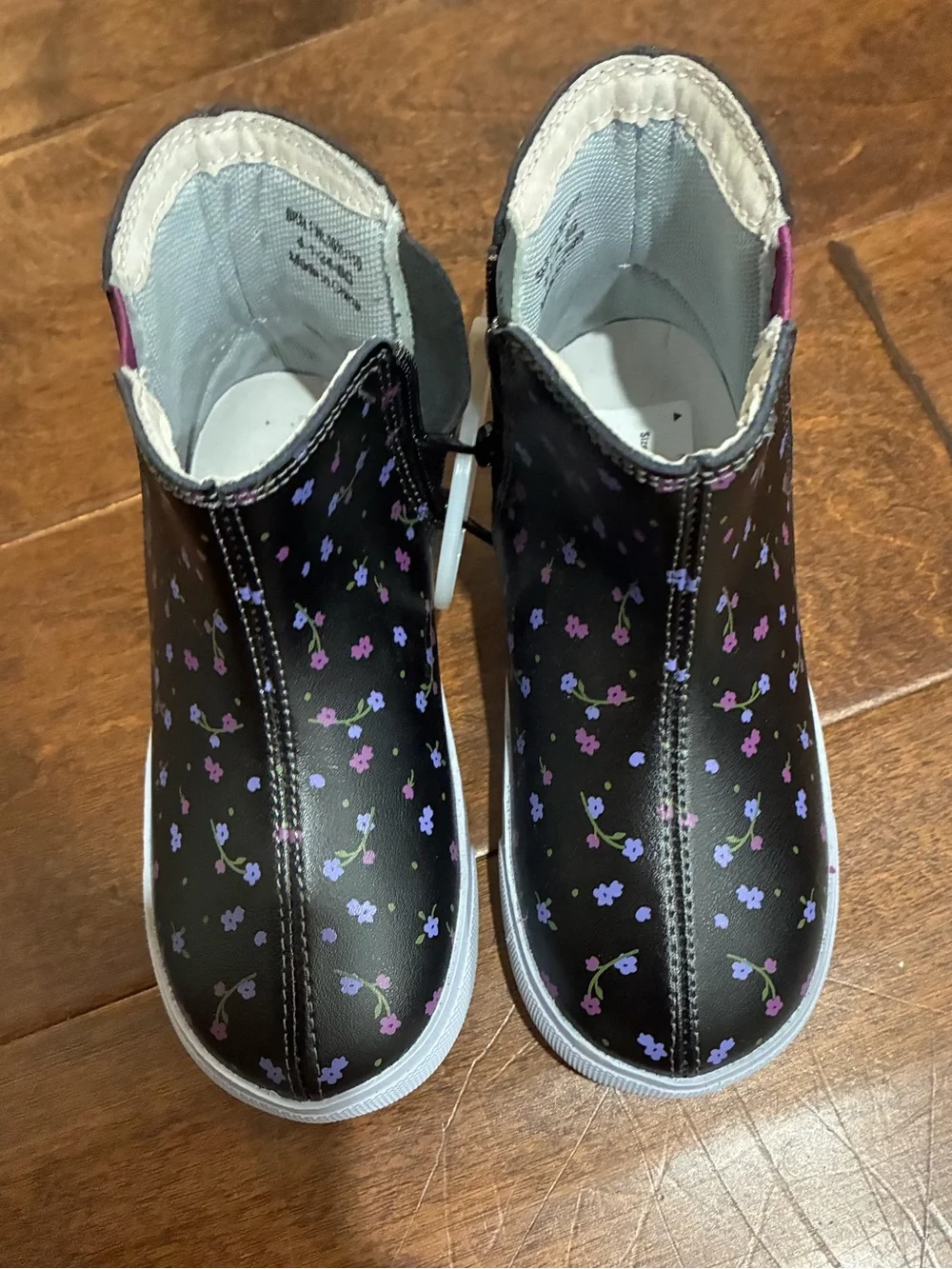 See Kai Run Keegan ll Black Floral Chelsea Boot NEW size 10 toddler